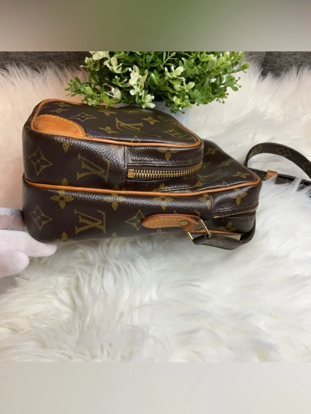Louis Vuitton Monogram Amazon Shoulder Bag - Picture 5 of 16